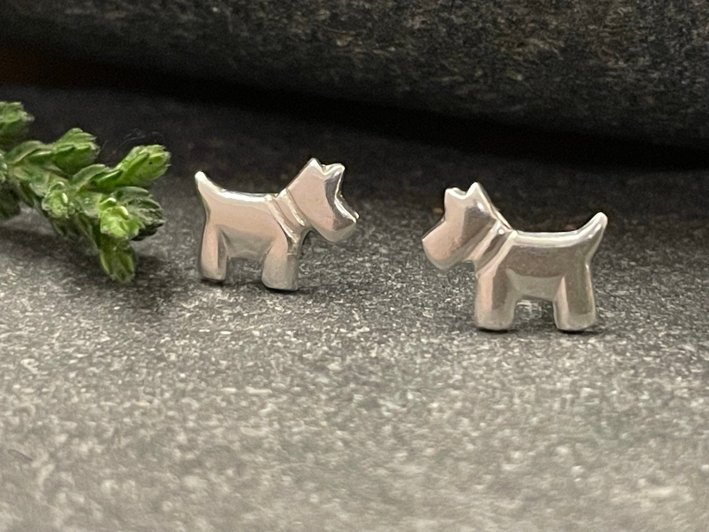 Dog - 925 Sterling Silver Plain Stud Earrings - Boxed