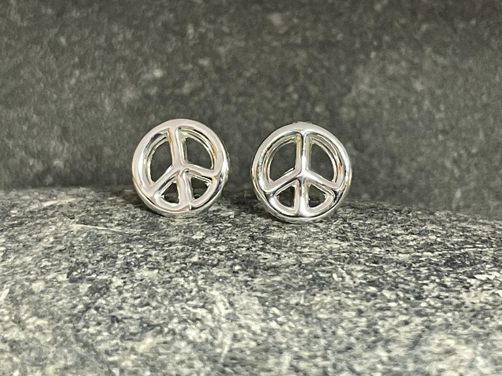 Peace (medium) - 925 Sterling Silver Plain Stud Earrings