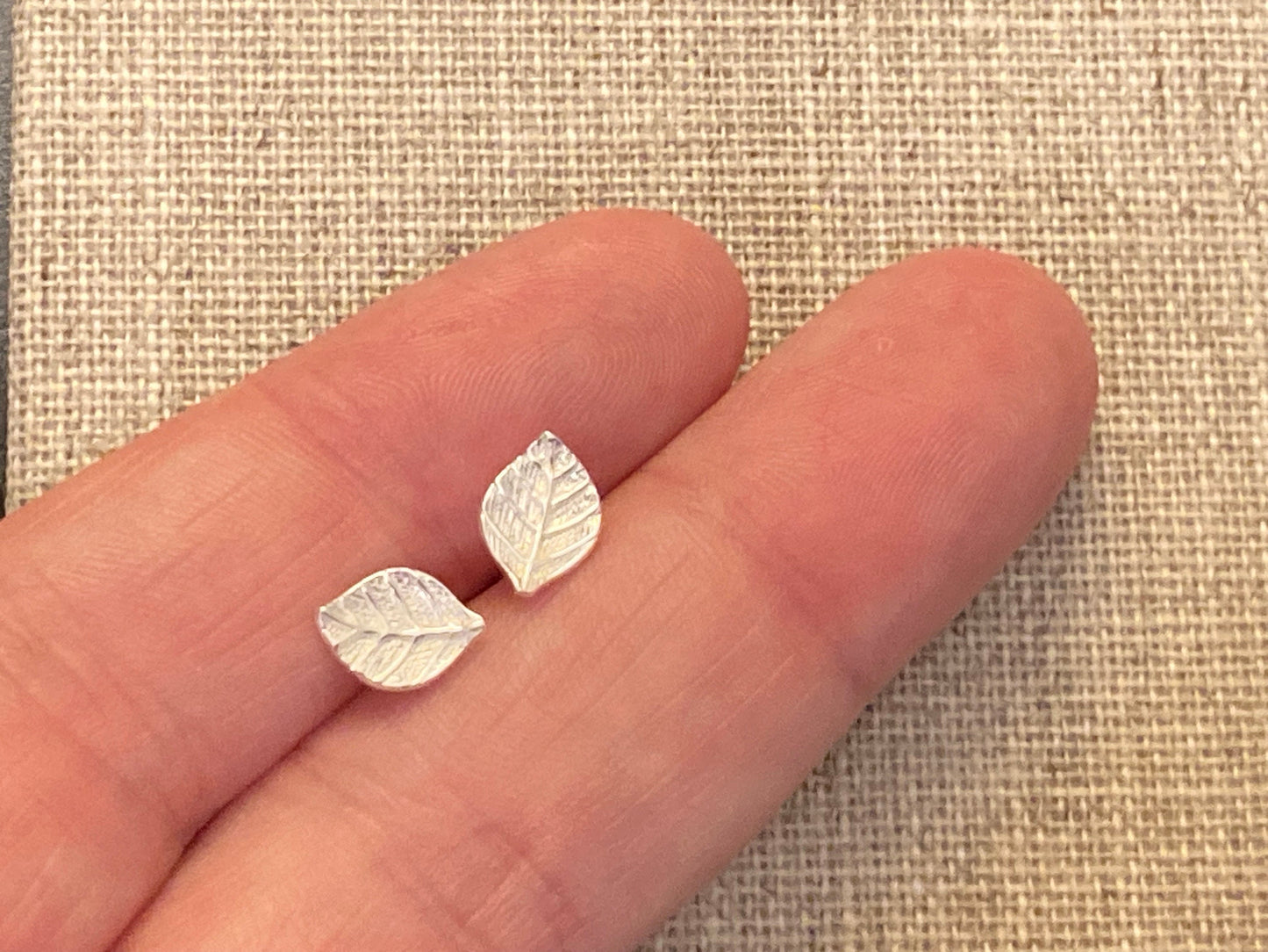 Leaf - 925 Sterling Silver Plain Stud Earrings - Boxed