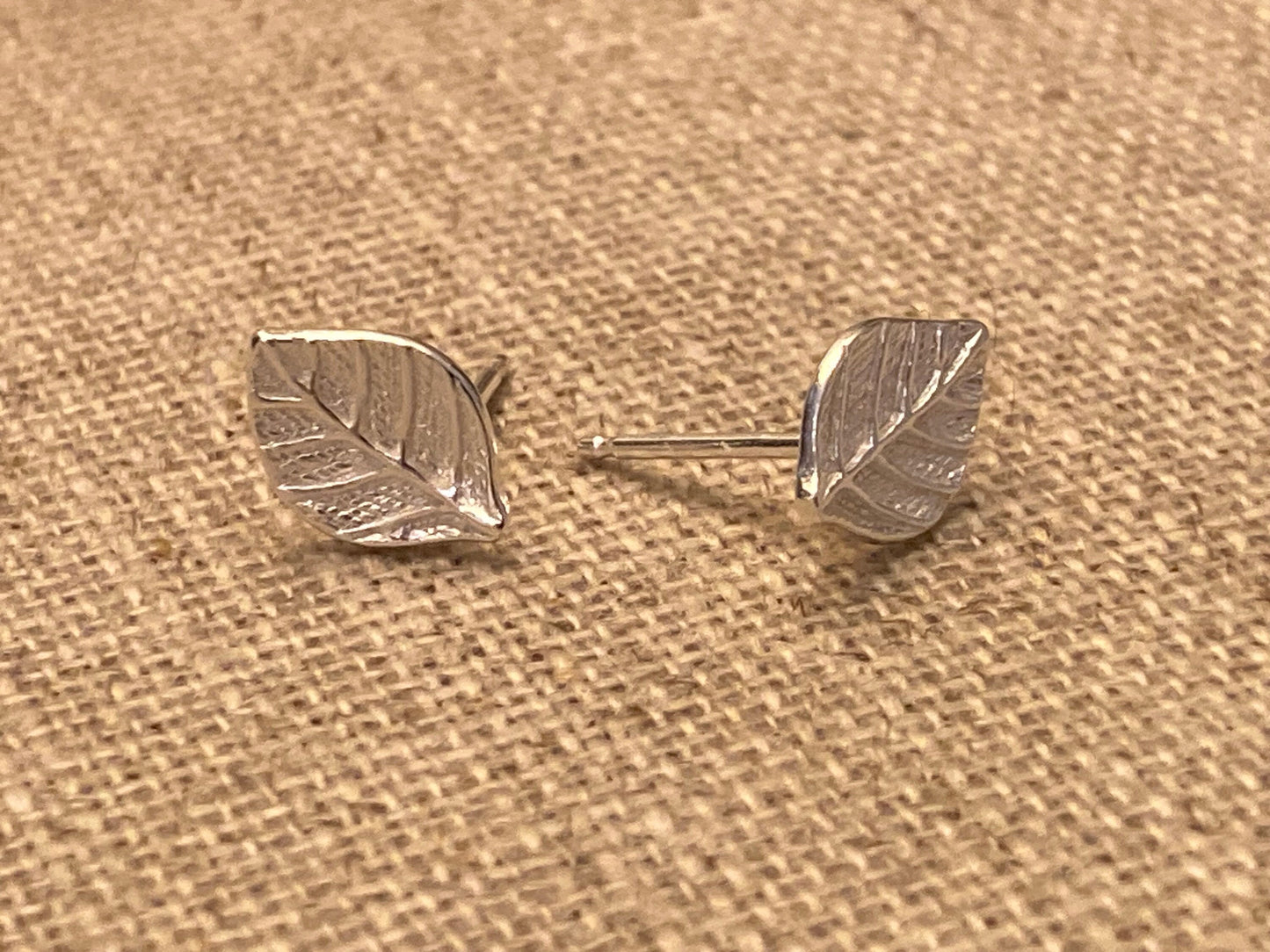 Leaf - 925 Sterling Silver Plain Stud Earrings - Boxed