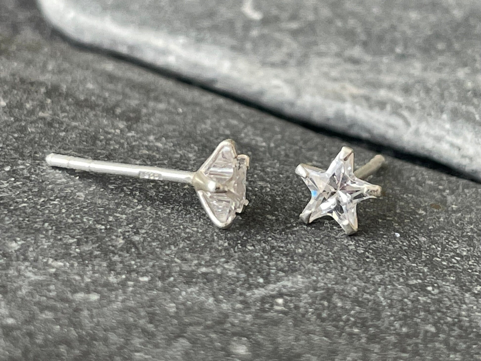 CZ White Star - 925 Sterling Silver Ear Studs with 5mm White Cubic Zirconia - Boxed