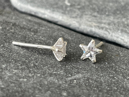 CZ White Star - 925 Sterling Silver Ear Studs with 5mm White Cubic Zirconia - Boxed