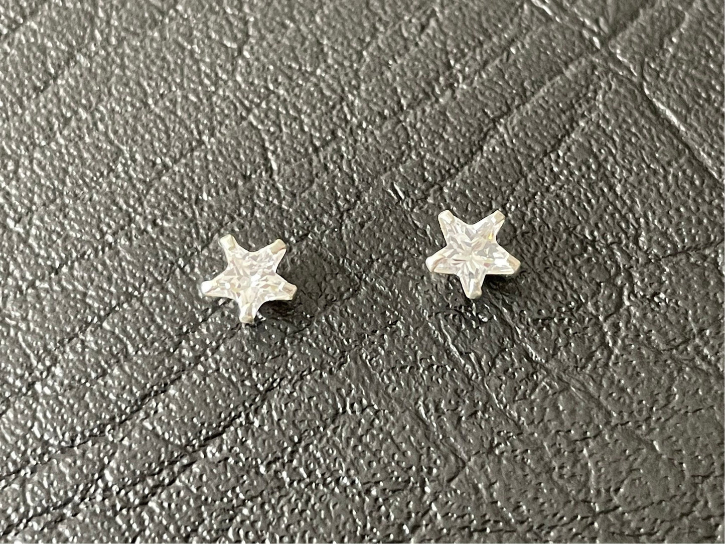 CZ White Star - 925 Sterling Silver Ear Studs with 5mm White Cubic Zirconia - Boxed