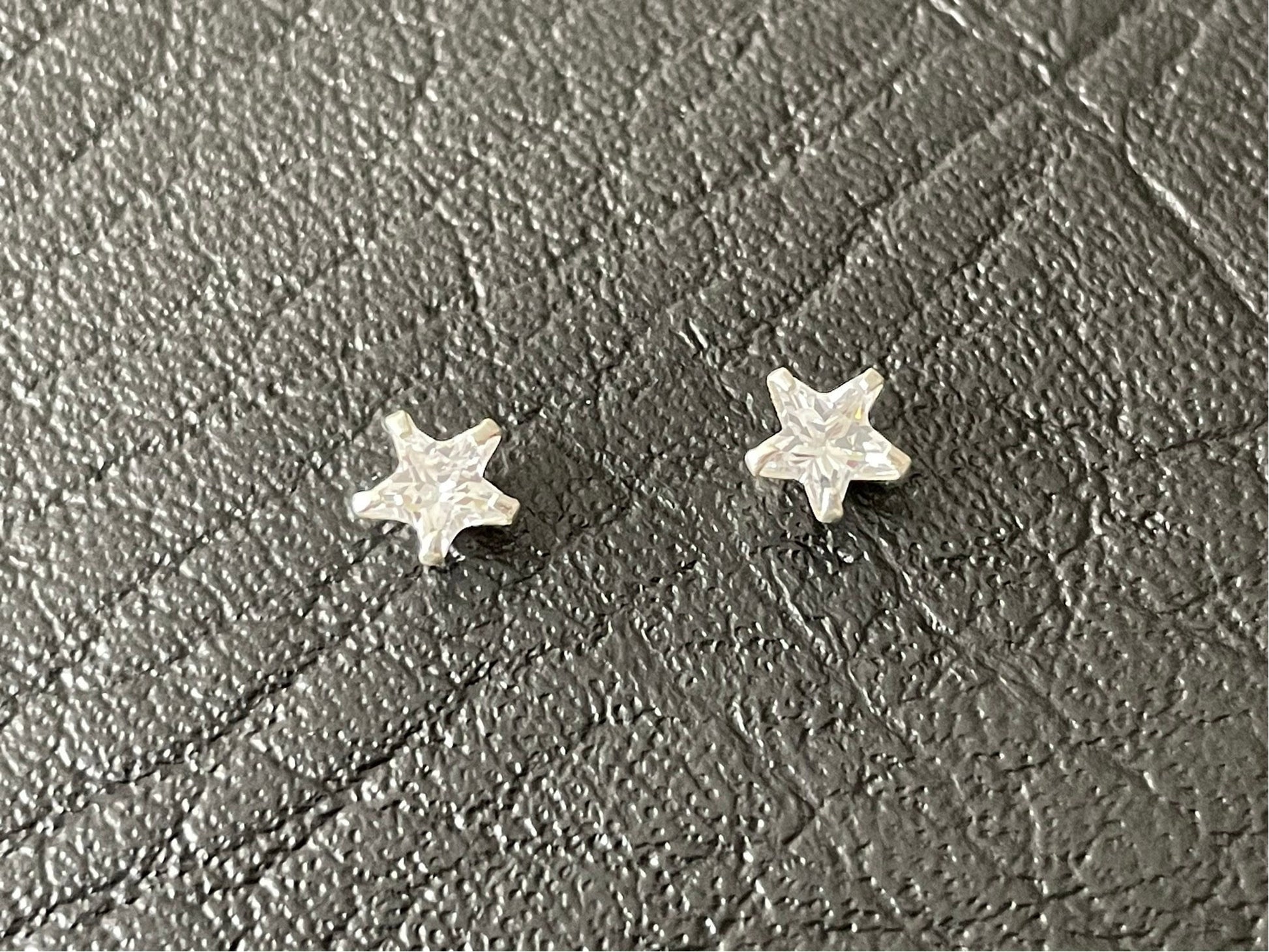 CZ White Star - 925 Sterling Silver Ear Studs with 5mm White Cubic Zirconia - Boxed