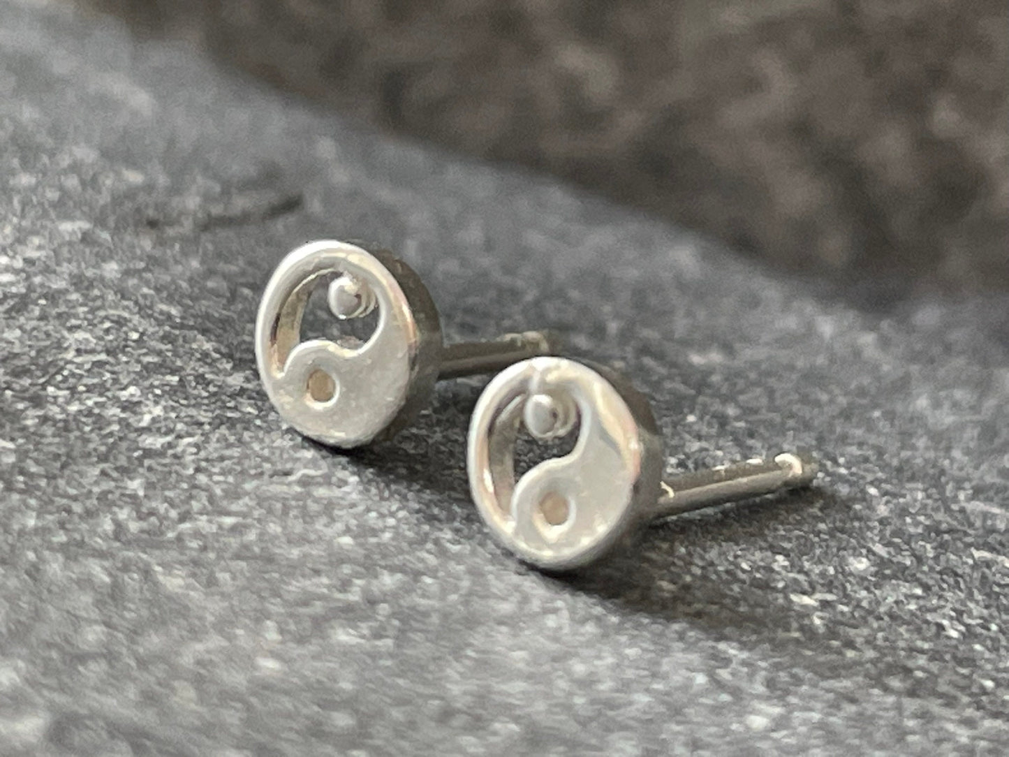 Mini Yin Yang - 925 Sterling Silver Plain Ear Studs