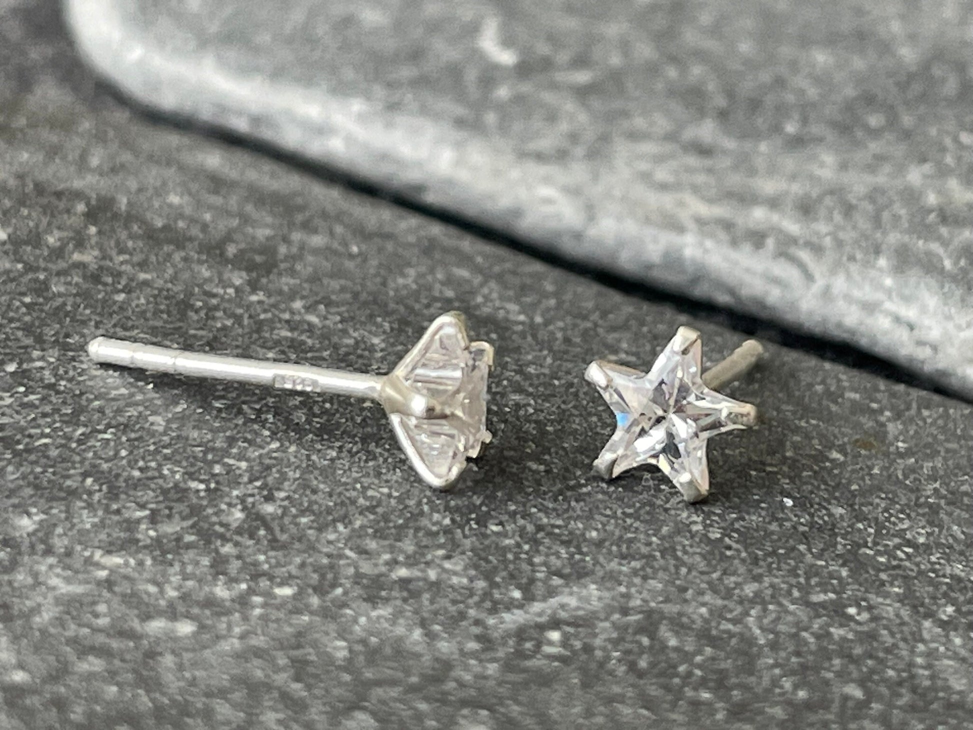 CZ White Star - 925 Sterling Silver Ear Studs with 5mm White Cubic Zirconia - Boxed