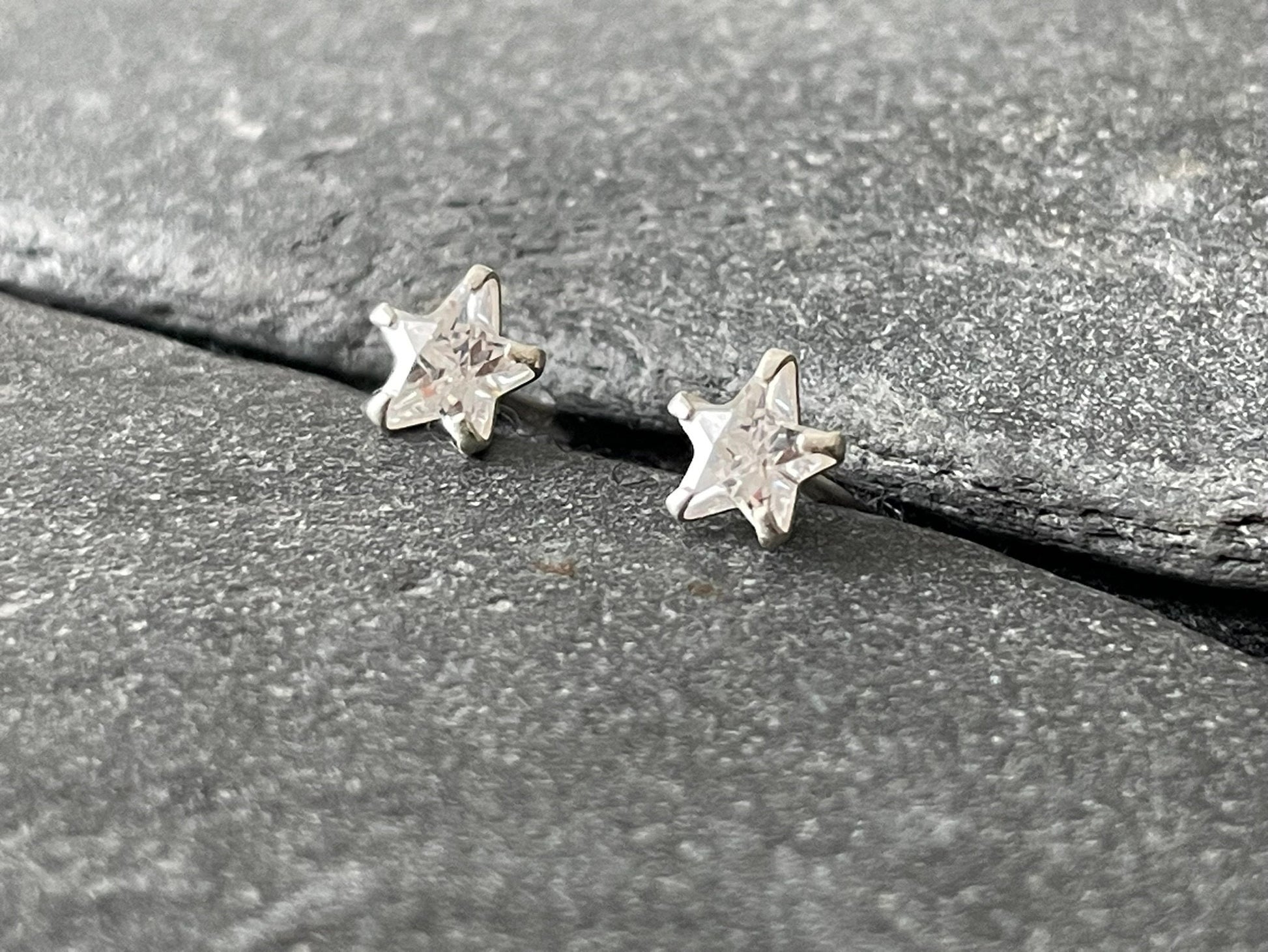 CZ White Star - 925 Sterling Silver Ear Studs with 5mm White Cubic Zirconia - Boxed