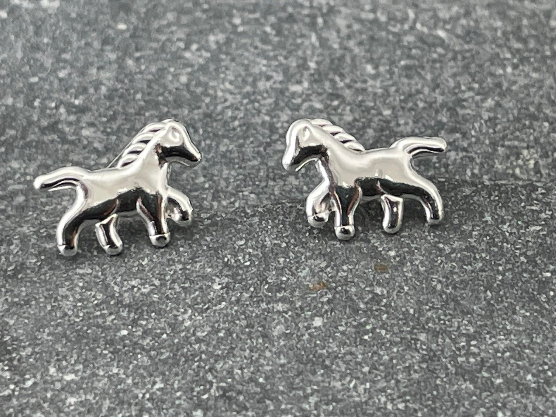 Horse - 925 Sterling Silver Plain Stud Earrings Boxed