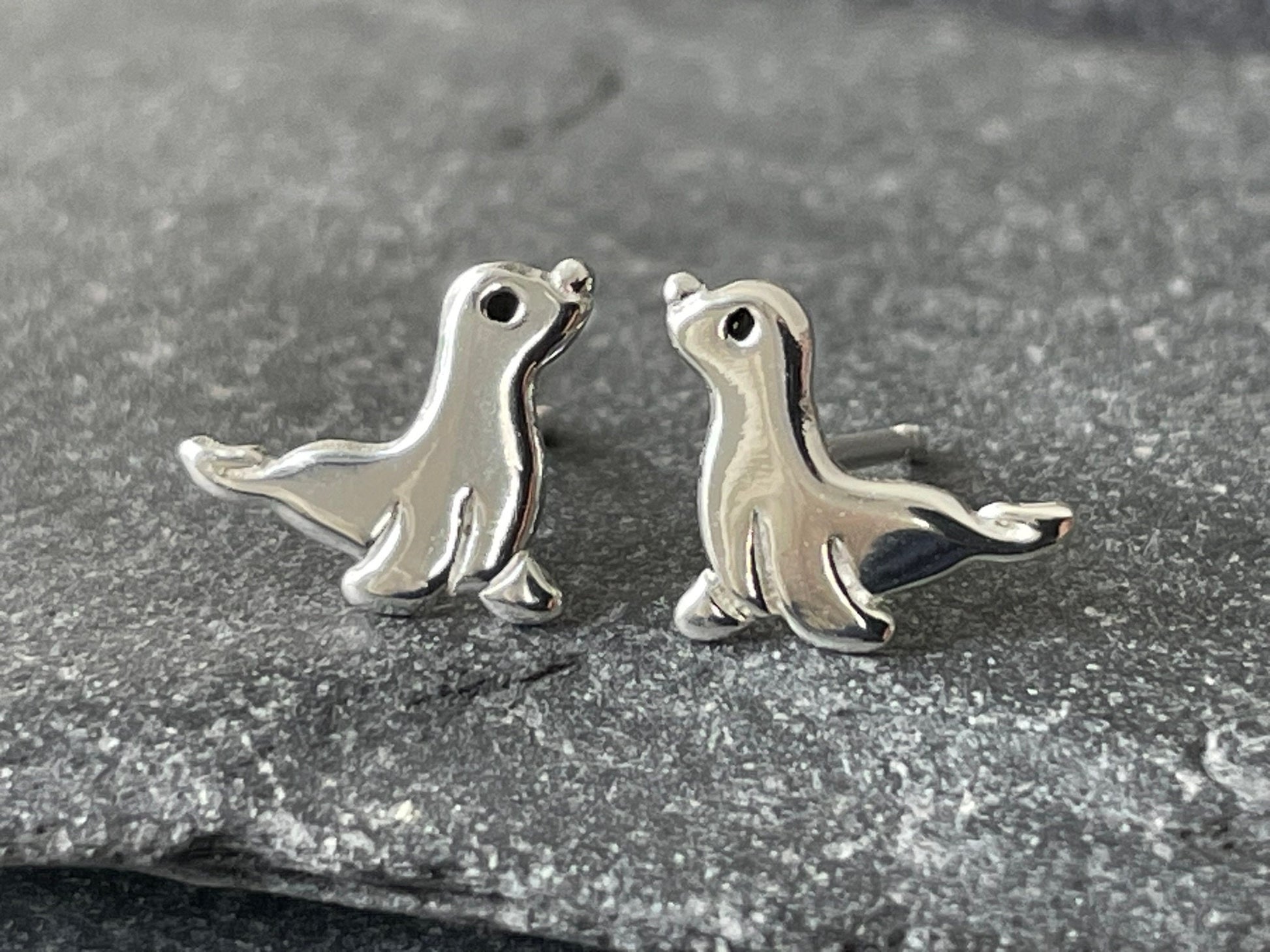 Seal - 925 Sterling Silver Plain Stud Earrings