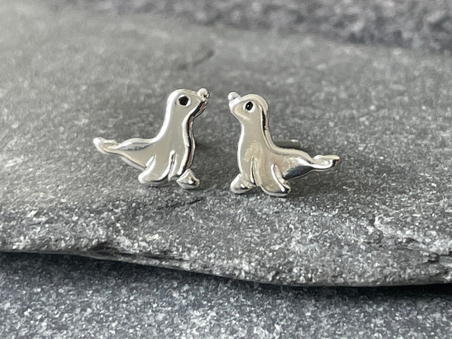 Seal - 925 Sterling Silver Plain Stud Earrings